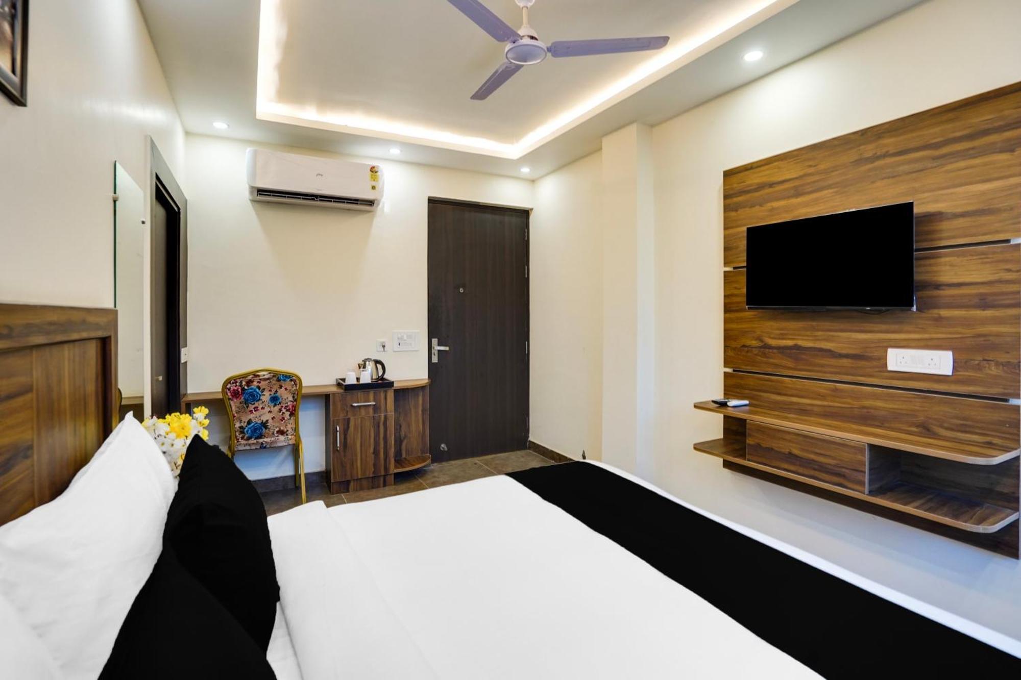 Super Townhouse The Royal Casa Hotel Ghaziabad Exterior photo