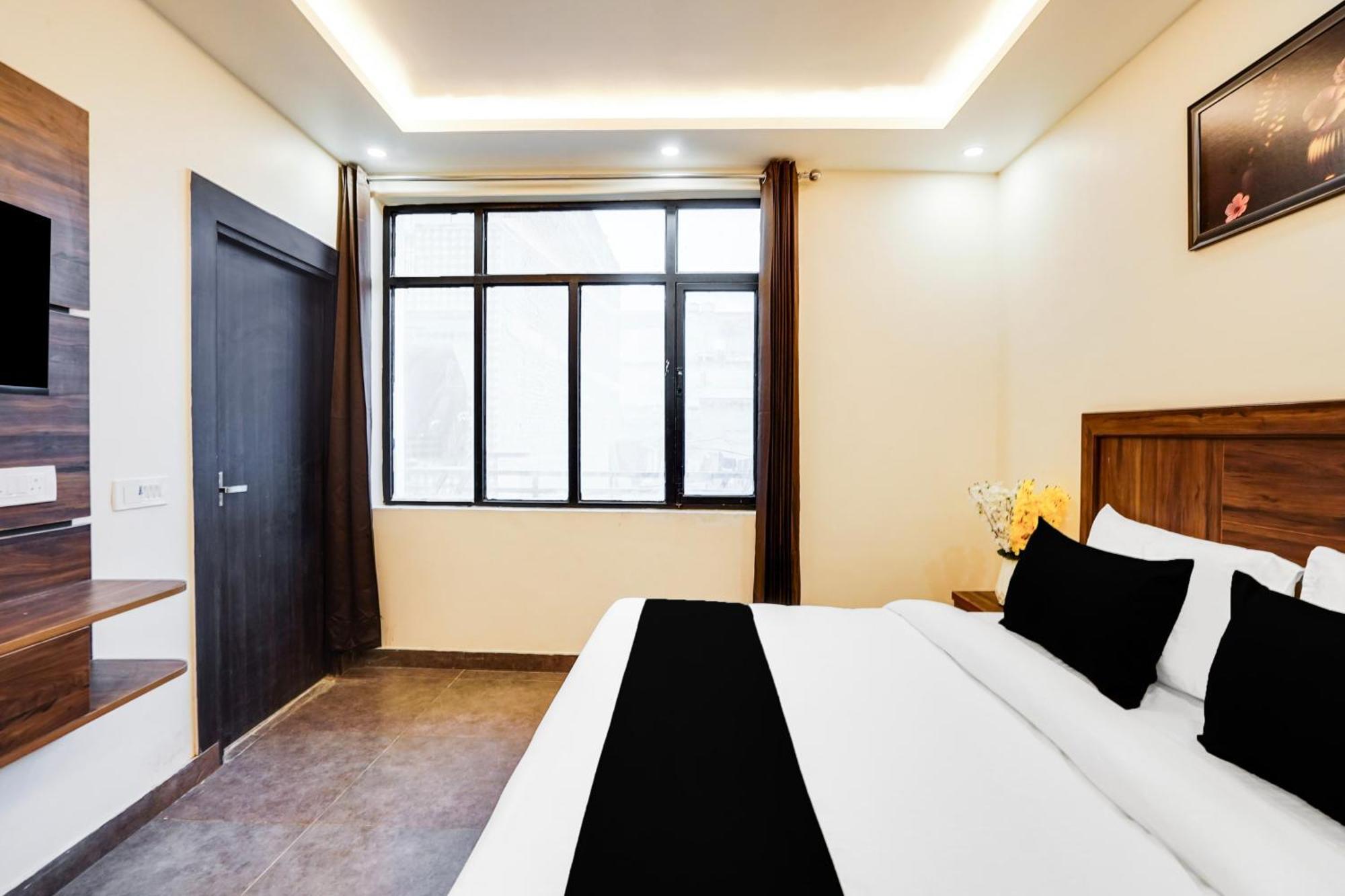 Super Townhouse The Royal Casa Hotel Ghaziabad Exterior photo