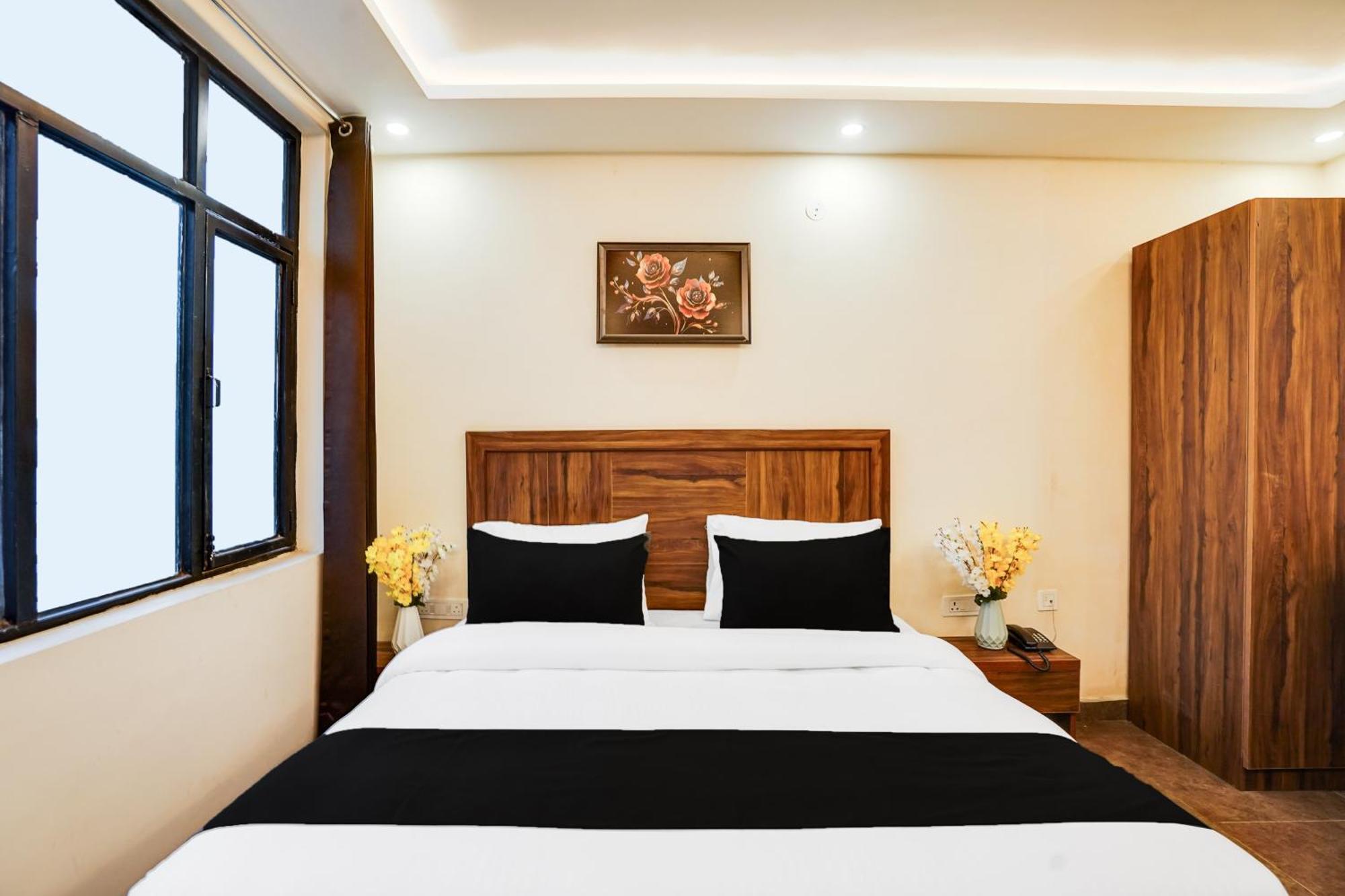 Super Townhouse The Royal Casa Hotel Ghaziabad Exterior photo