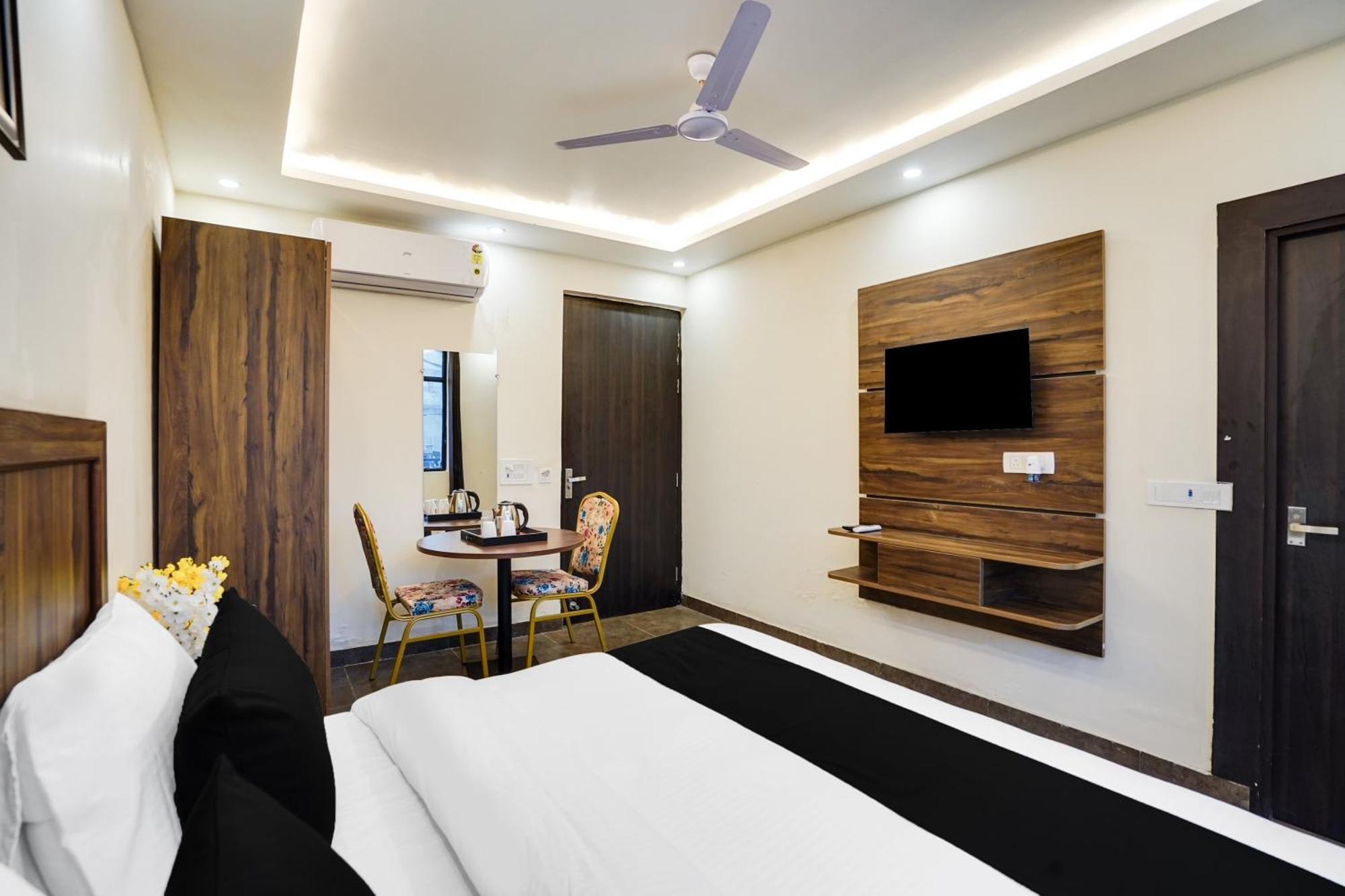 Super Townhouse The Royal Casa Hotel Ghaziabad Exterior photo