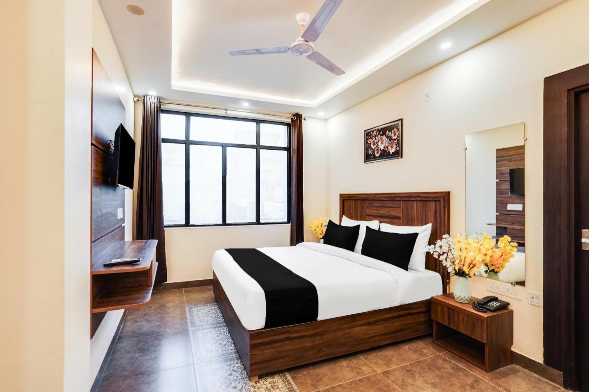 Super Townhouse The Royal Casa Hotel Ghaziabad Exterior photo