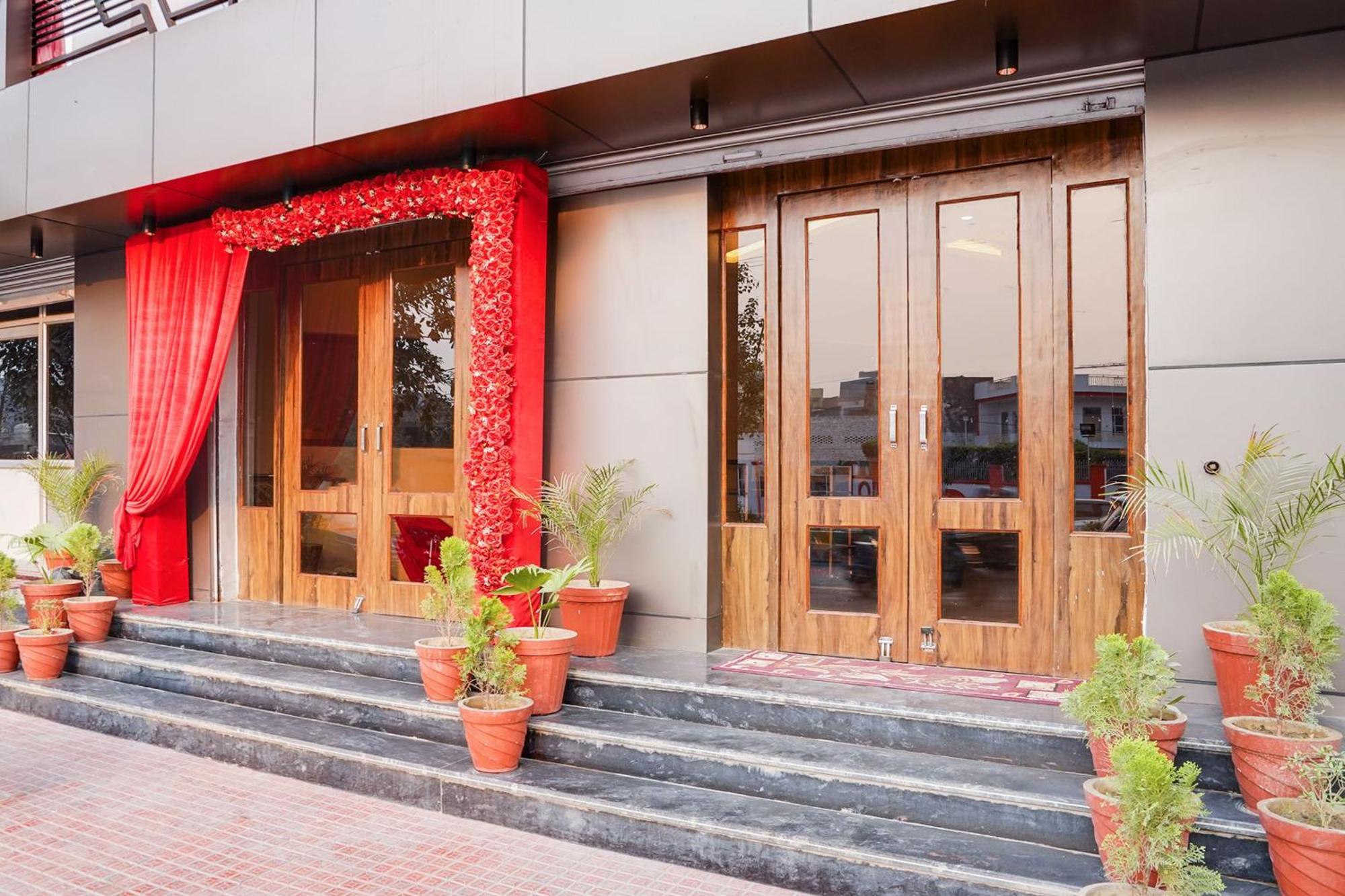 Super Townhouse The Royal Casa Hotel Ghaziabad Exterior photo