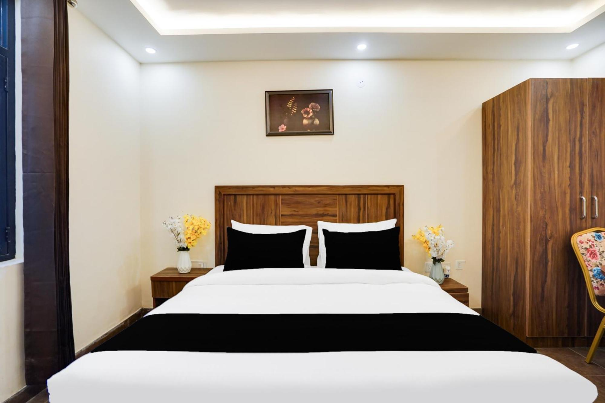 Super Townhouse The Royal Casa Hotel Ghaziabad Exterior photo