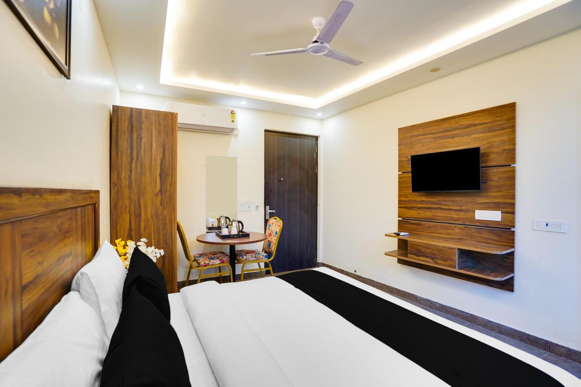 Super Townhouse The Royal Casa Hotel Ghaziabad Exterior photo