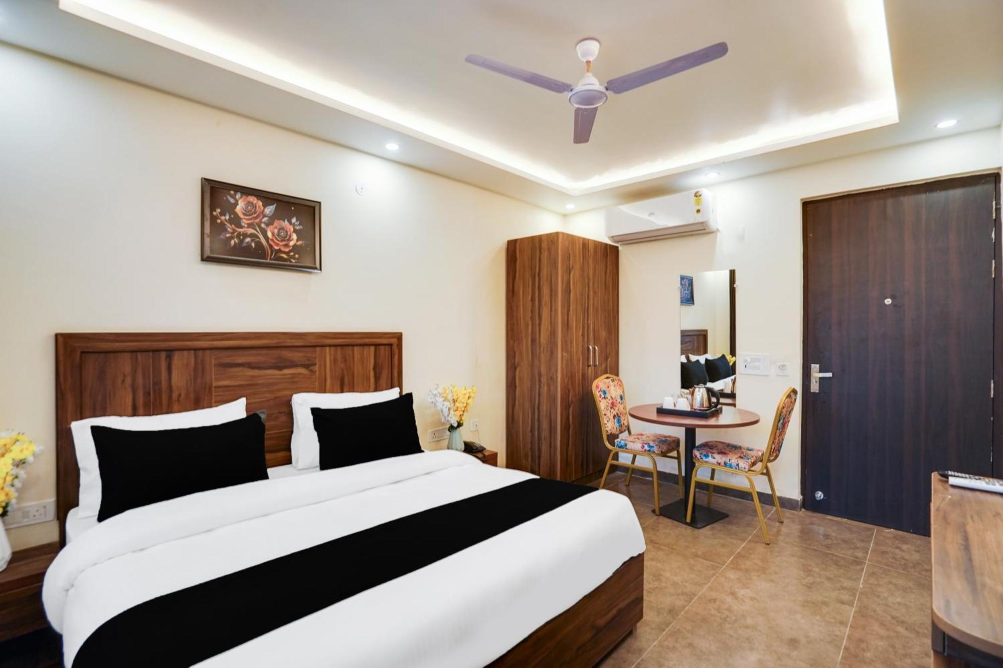 Super Townhouse The Royal Casa Hotel Ghaziabad Exterior photo