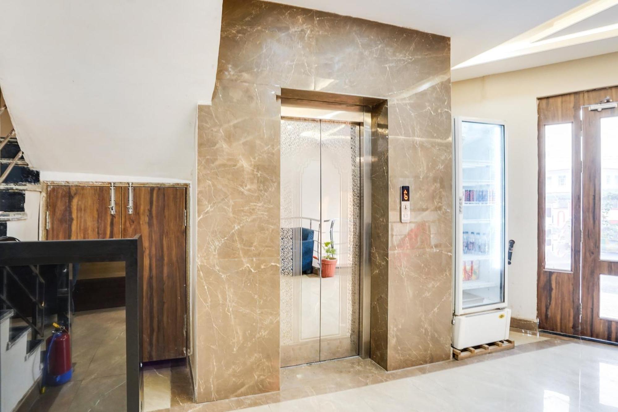 Super Townhouse The Royal Casa Hotel Ghaziabad Exterior photo