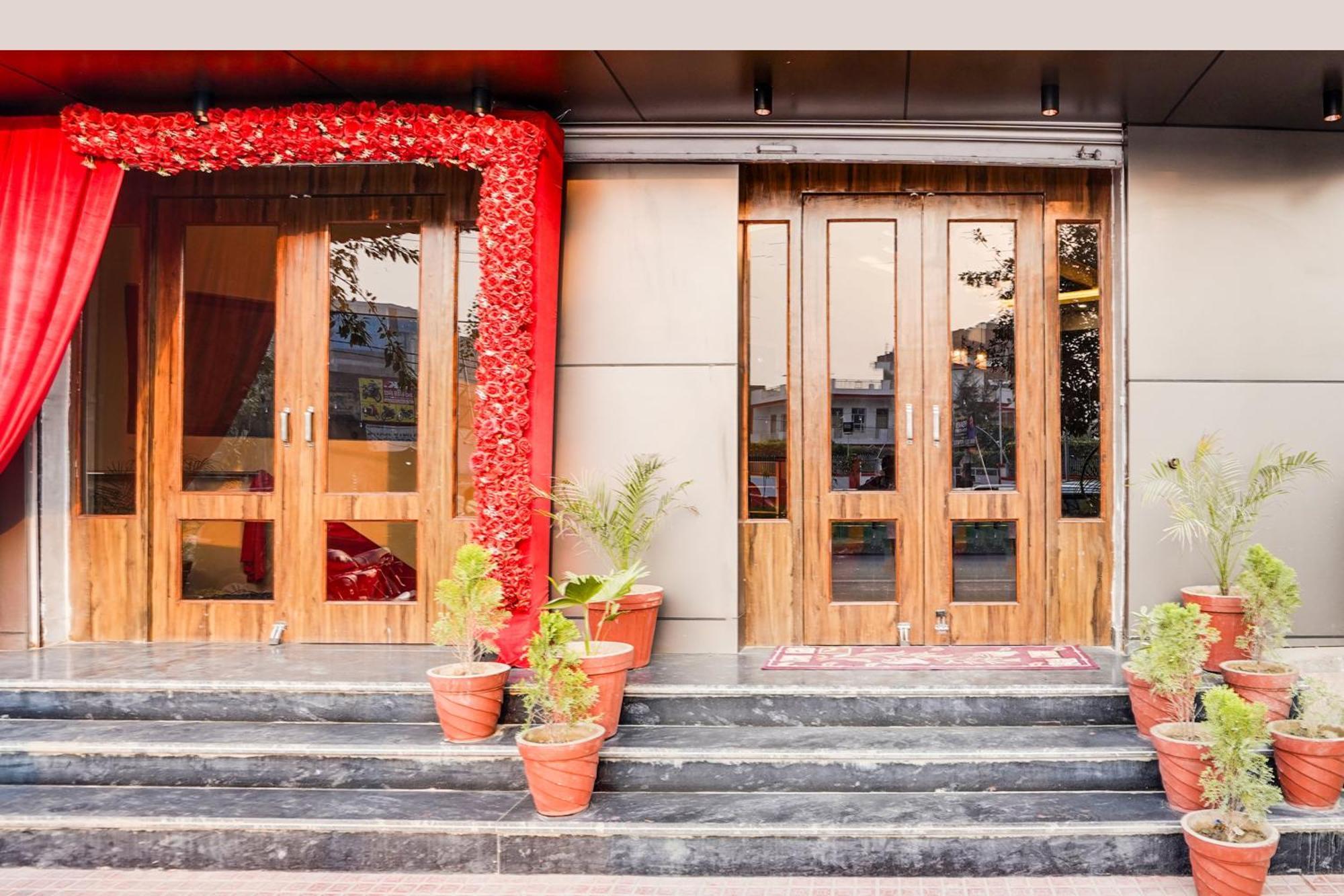 Super Townhouse The Royal Casa Hotel Ghaziabad Exterior photo
