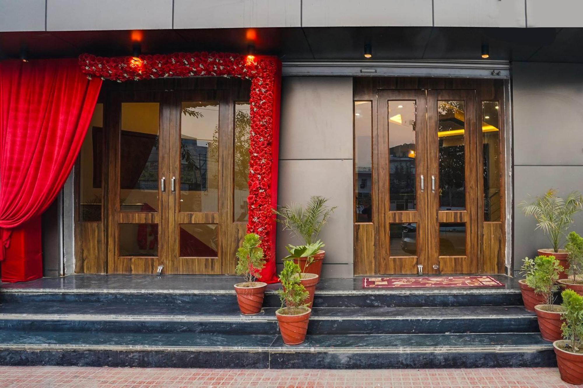 Super Townhouse The Royal Casa Hotel Ghaziabad Exterior photo