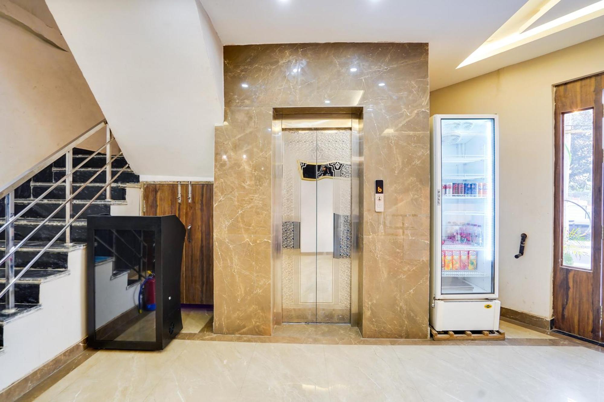 Super Townhouse The Royal Casa Hotel Ghaziabad Exterior photo
