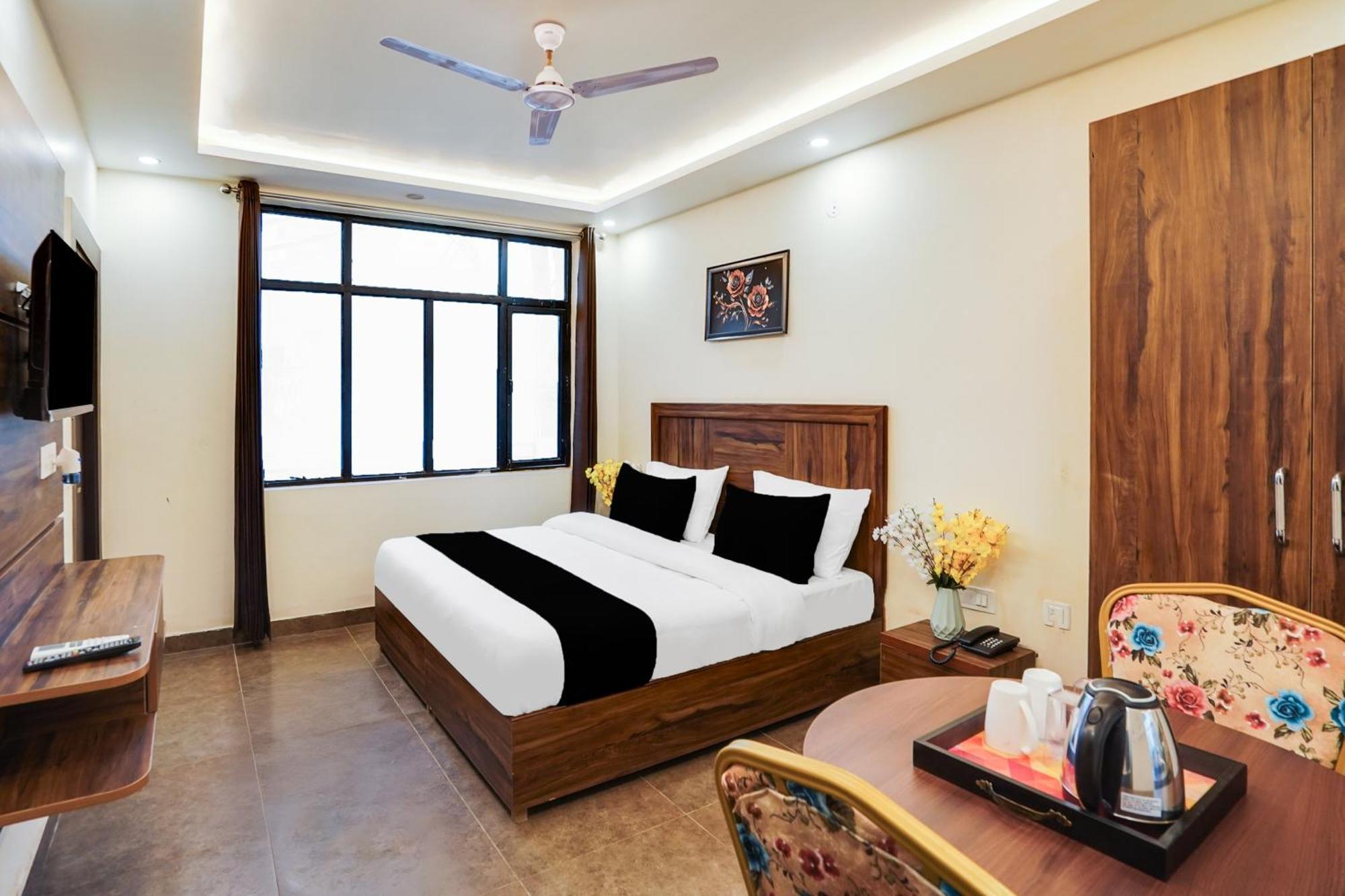 Super Townhouse The Royal Casa Hotel Ghaziabad Exterior photo