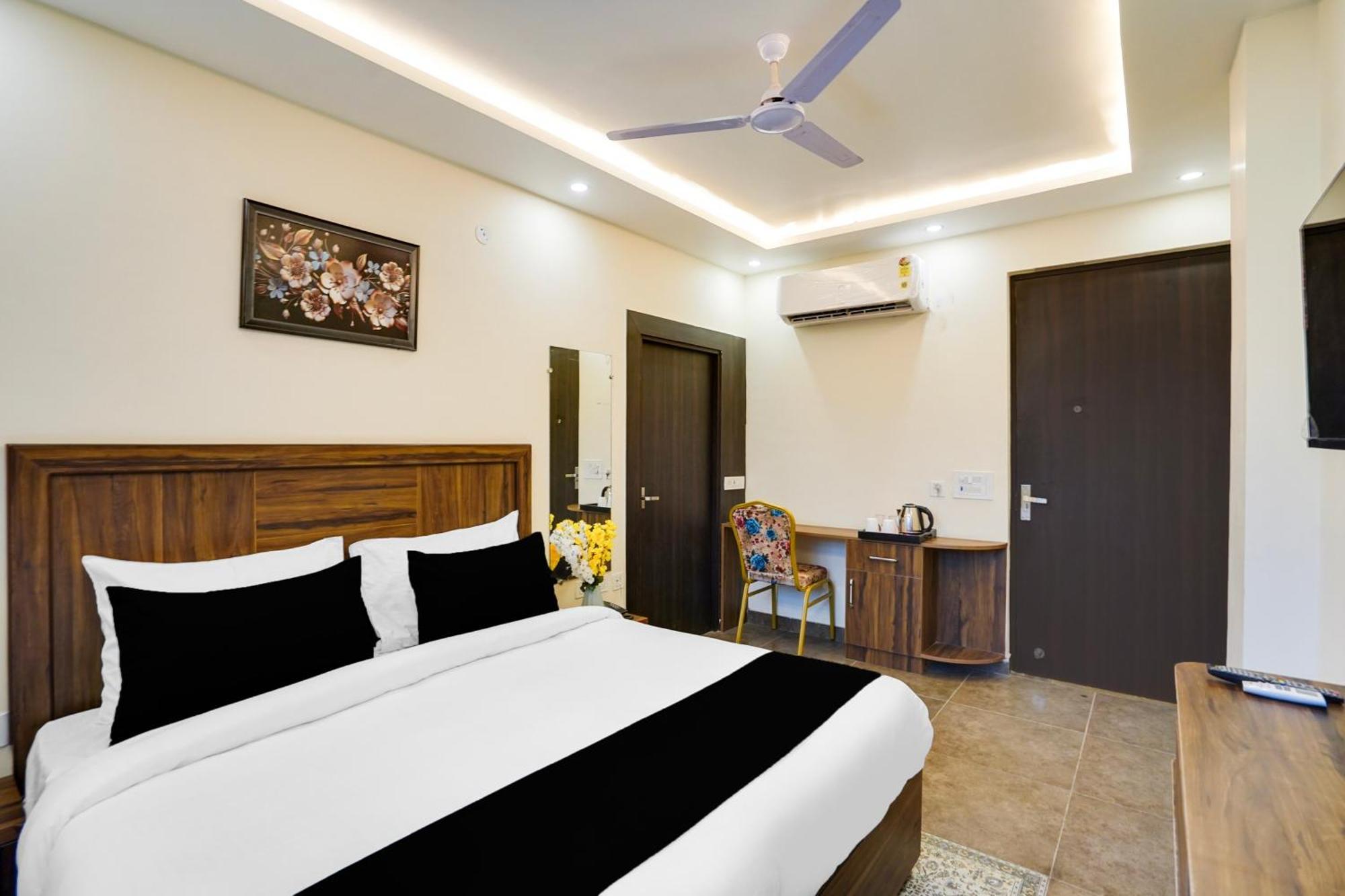 Super Townhouse The Royal Casa Hotel Ghaziabad Exterior photo