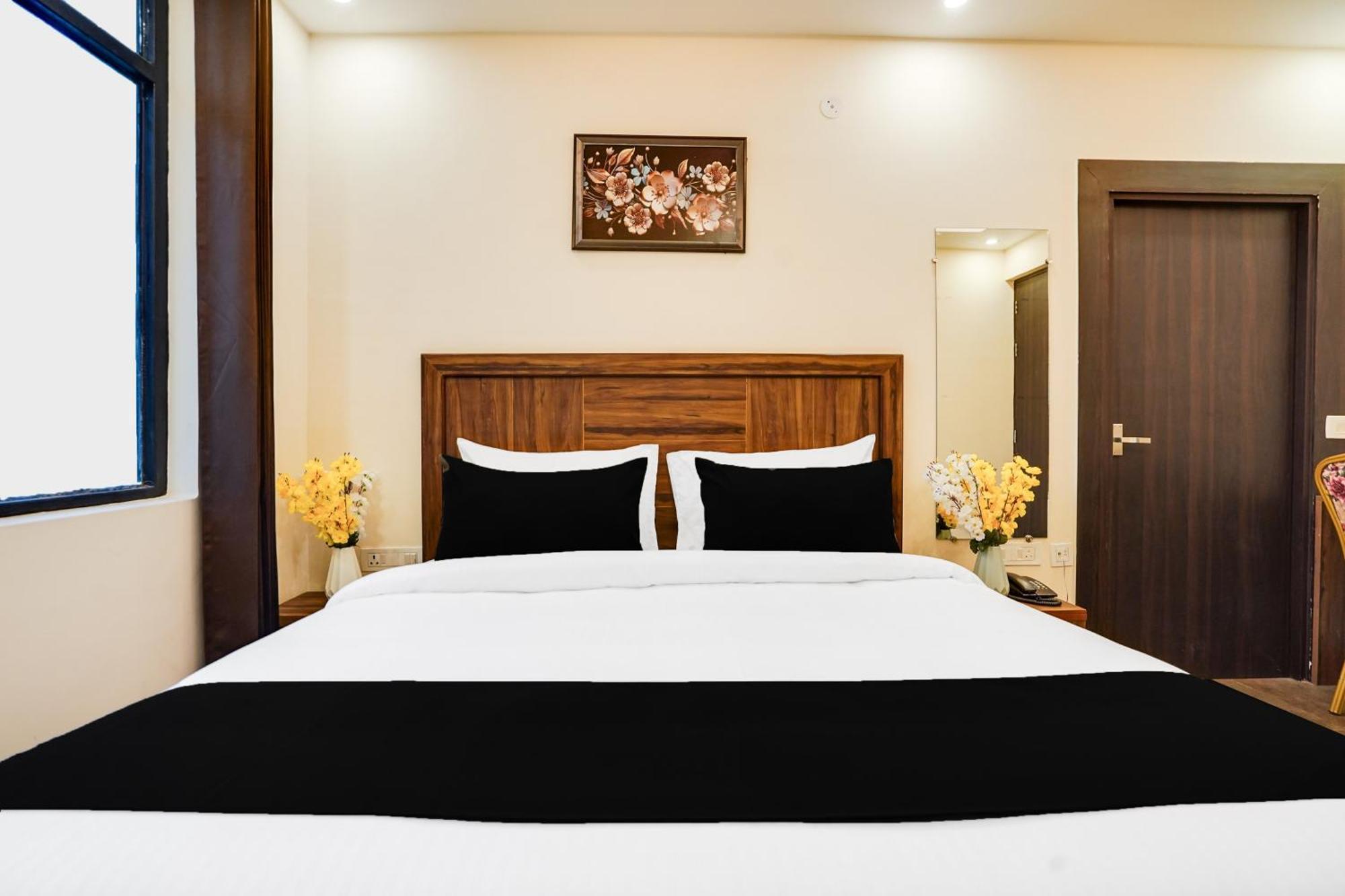 Super Townhouse The Royal Casa Hotel Ghaziabad Exterior photo