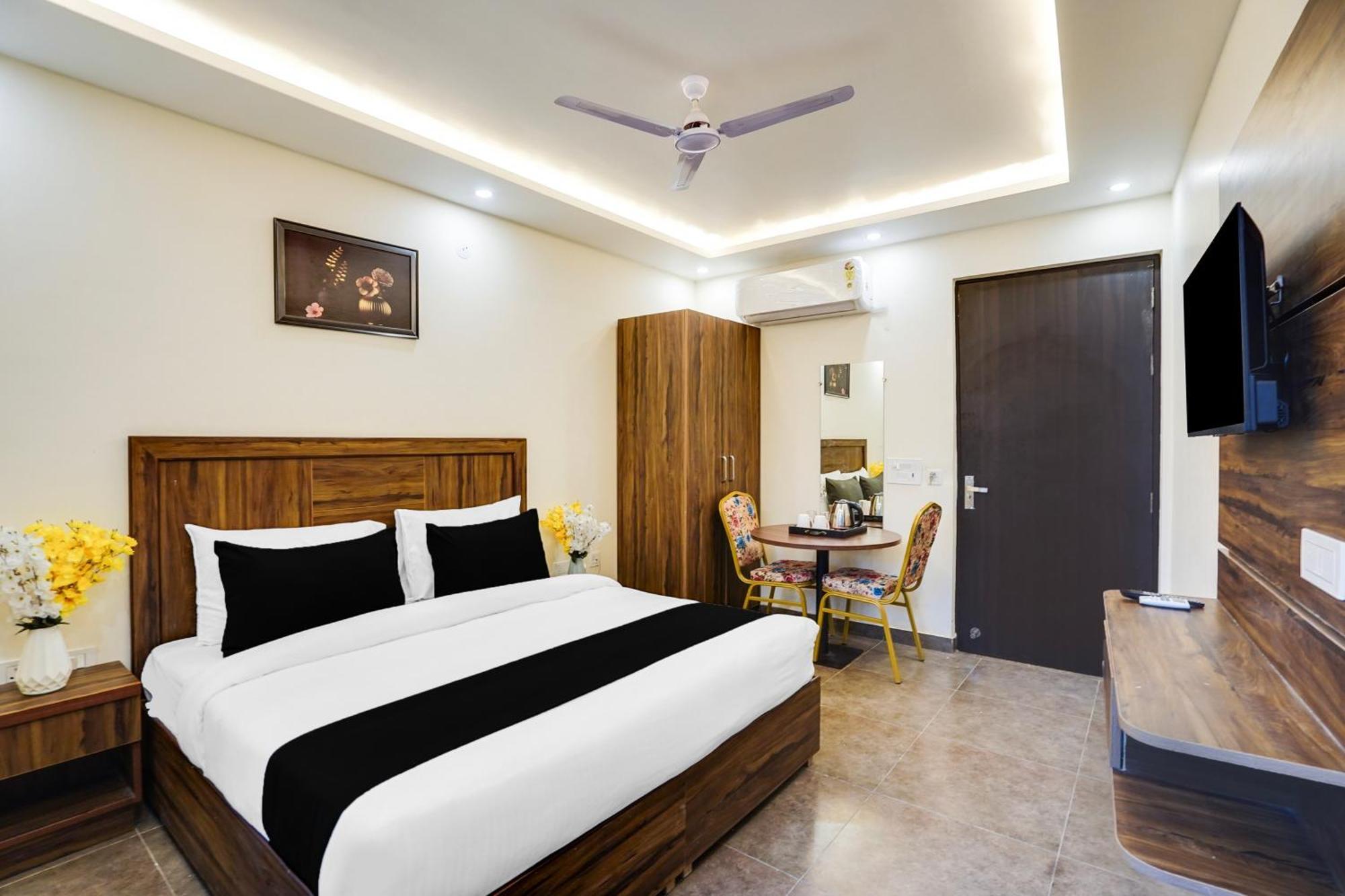 Super Townhouse The Royal Casa Hotel Ghaziabad Exterior photo