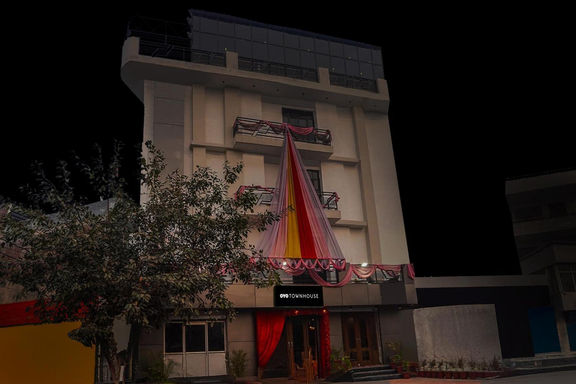 Super Townhouse The Royal Casa Hotel Ghaziabad Exterior photo